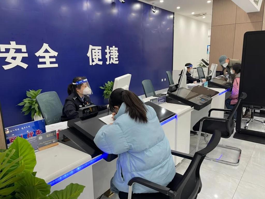 滿足群眾需要！蘭州公安出入境全力優(yōu)化服務(wù)舉措 安全服務(wù)雙提升